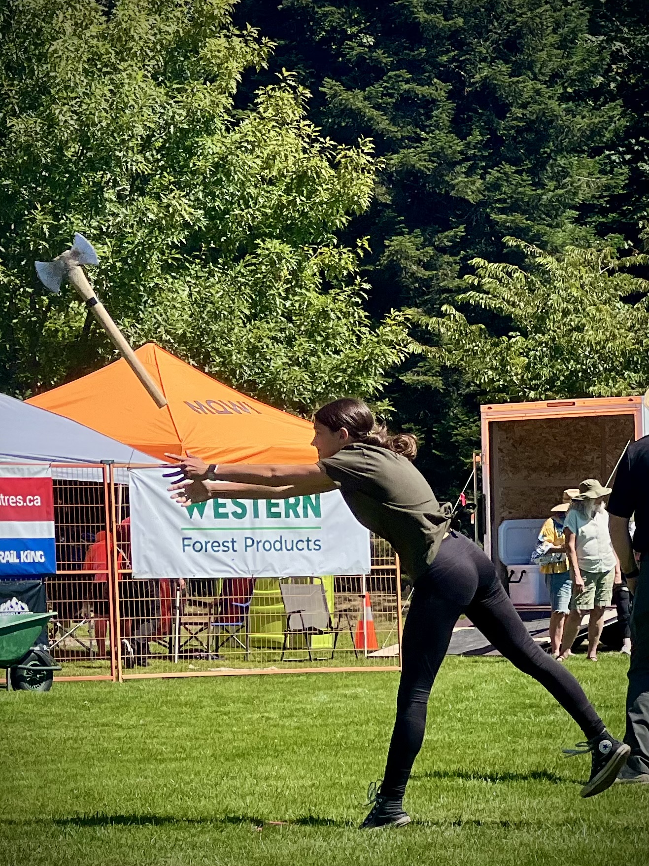 Loud Engines and Locked Eyes: Opening Day at  Salmon Festival Delivers
